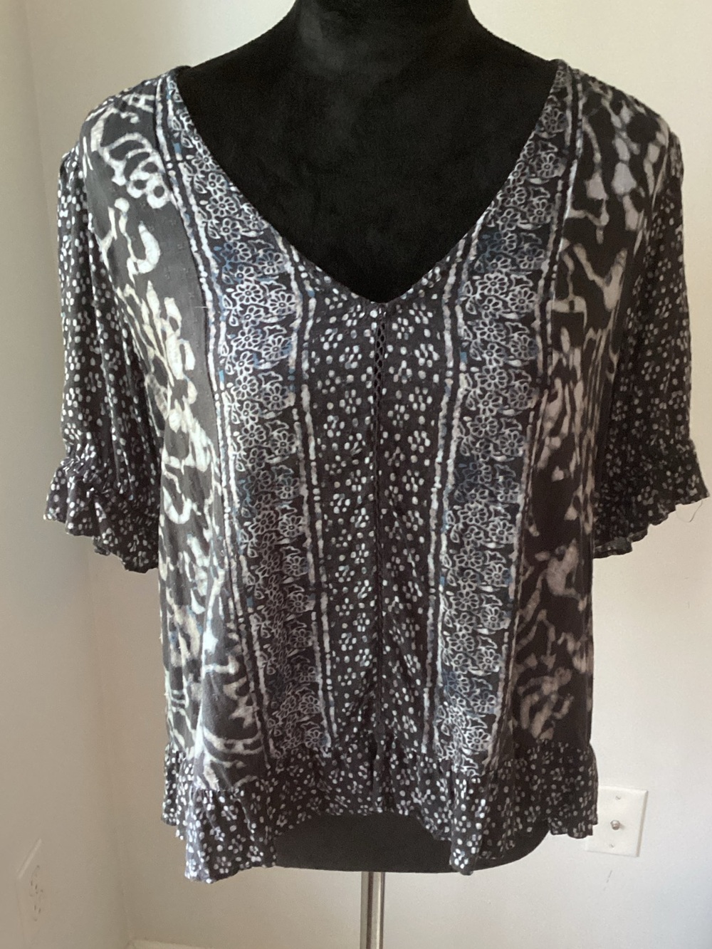 Lucky Brand V-Neck Patterned Women’s Top